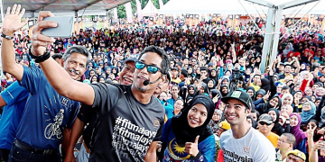 LAYAKKAH KHAIRY MENERAJUI UMNO?