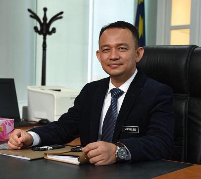 DR. MASZLEE TIDAK WAJAR HUKUM WARGA UNIVERSITI