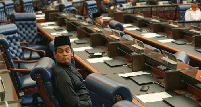 KHAIRY WAJAR KELUAR DEWAN TANDA MUAFAKAT