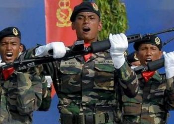 KHAIRY CARI JALAN UNTUK DIPECAT – LOKMAN ADAM