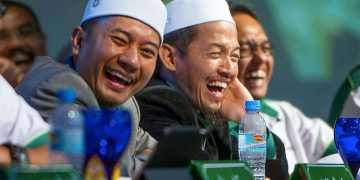 PEMUDA PAS PUJI PENDIRIAN MAHATHIR TOLAK LGBT