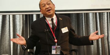 NAZRI AZIZ MELOBI ANWAR UNTUK MENJADI MENTERI SEMULA?