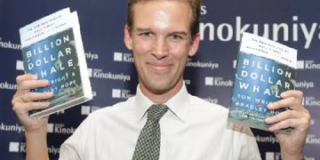 BUKU BILLION DOLLAR WHALE MAKAN DIRI?