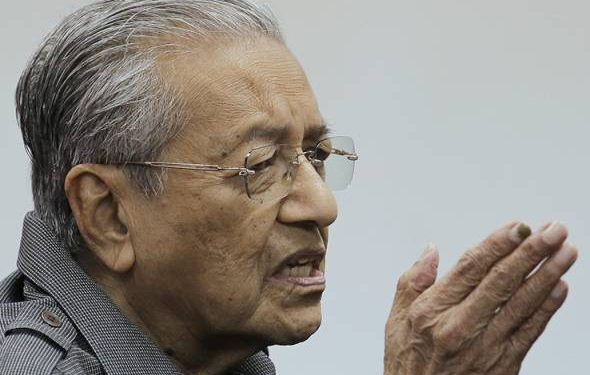 PUAD: MAHATHIR BERLAKON TOLAK SUMBANGAN RM100 JUTA