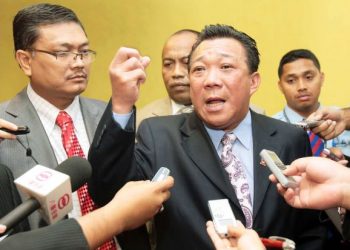 ISU UMNO TINGGAL 3, 4 KERAT: BUNG MOKHTAR BIDAS AZMIN