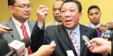ISU UMNO TINGGAL 3, 4 KERAT: BUNG MOKHTAR BIDAS AZMIN
