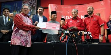 STRATEGI TERDESAK TUN MENARIK PEMIMPIN UMNO SERTAI BERSATU