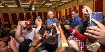 PANDANGAN KHAIRY DAN NAZRI BERSANDARKAN BERITA TIDAK TEPAT DAN NAKAL