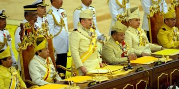 RAKYAT MALAYSIA WAJIB MENDUKUNG TINGGI PERLEMBAGAAN PERSEKUTUAN