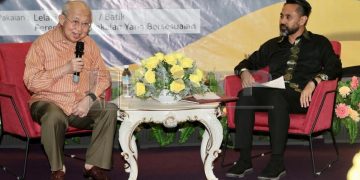 PENYELESAIAN POLEMIK PERLEMBAGAAN DENGAN MENUBUHKAN MAHKAMAH PERLEMBAGAAN