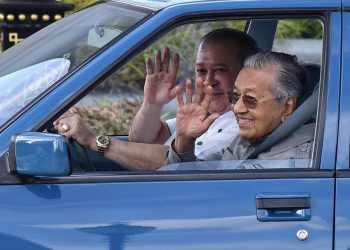 PERTEMUAN SULTAN JOHOR DENGAN DR. MAHATHIR DAN PROTON SAGA