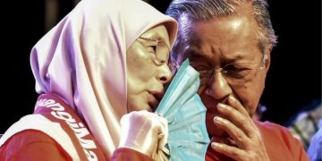 WAN AZIZAH BODOH ATAU ANWAR YANG PERLI TUN MAHATHIR?