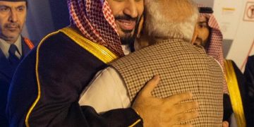 PUTERA MAHKOTA ARAB SAUDI DISAMBUT MESRA OLEH MODI