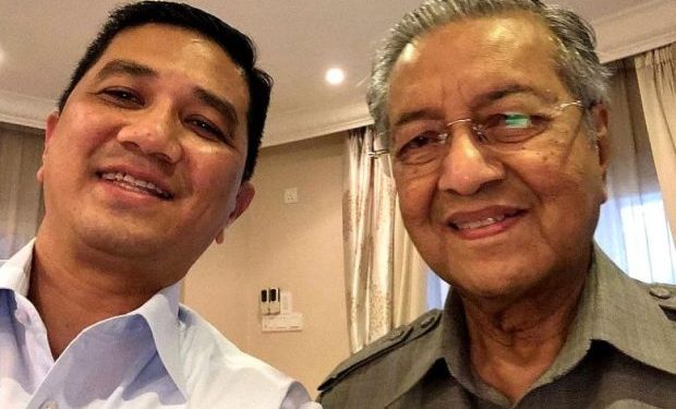 MAHATHIR BERJAYA DIJINAKKAN, AZMIN BELUM TENTU SELAMAT