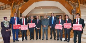 ZAHID BERTANGGUNGJAWAB MENYELAMATKAN ASET DAN MP UMNO DARI JATUH KE TANGAN MAHATHIR