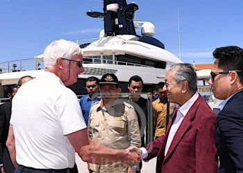 KAPAL EQUANIMITY: BIAWAK HIDUP KEPADA MAHATHIR DAN GUAN ENG