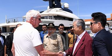 KAPAL EQUANIMITY: BIAWAK HIDUP KEPADA MAHATHIR DAN GUAN ENG