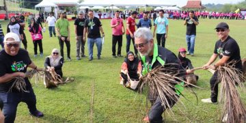 KHALID SAMAD MAIN TARIK UPIH BERSAMA ISTERI