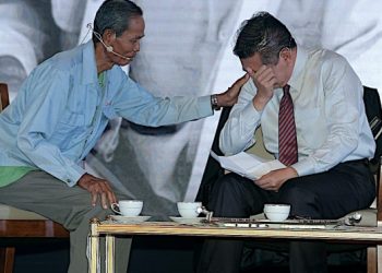 MENTERI MENANGIS, DALAM HATI SIAPALAH YANG TAHU…