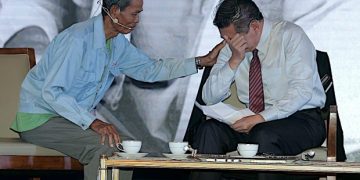 MENTERI MENANGIS, DALAM HATI SIAPALAH YANG TAHU…