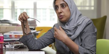 PEGUAM LATHEEFA KOYA TIDAK MEMAHAMI BAHASA INGGERIS TMJ