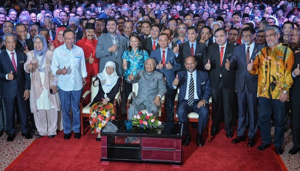 Penganalisa Politik Hari Ini Membuat Analisa Mengenai Merudumnya Populariti Rating Kerajaan Pakatan Harapan Editor Malaysia