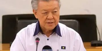 DR. CHUA SOI LEK BERMAIN API DAN POLITIK MERBAHAYA