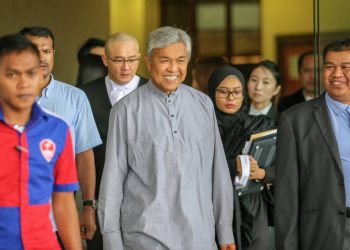 PERMOHONAN ZAHID HAMIDI UNTUK MENGERJAKAN UMRAH DI BULAN RAMADHAN DITOLAK OLEH MAHKAMAH