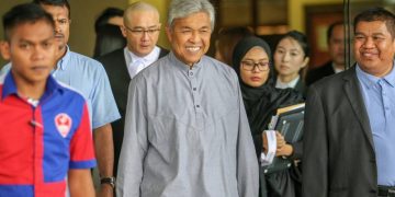 PERMOHONAN ZAHID HAMIDI UNTUK MENGERJAKAN UMRAH DI BULAN RAMADHAN DITOLAK OLEH MAHKAMAH
