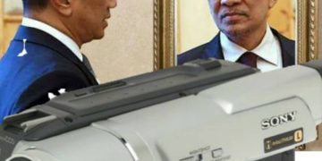 ALKISAH SEBINGKAI CERMIN USANG DAN PERAKAM VIDEO LAMA