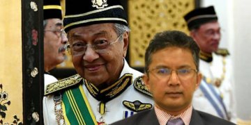 PELETAKAN JAWATAN: TUN MAHATHIR CATAT REKOD JADI PERDANA MENTERI TIGA KALI?
