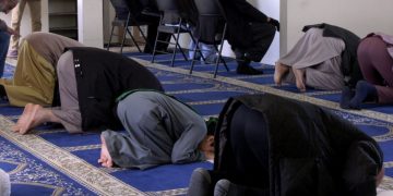 SARAN KERAJAAN KAJI KAEDAH LAKSANA SOLAT BERJEMAAH DI SETIAP MASJID DAN SURAU KETIKA PKP