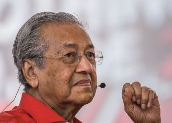 BEZA “PADA HEMAT YDP AGONG” DAN “PADA HEMAT MAHATHIR”