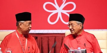 MAHATHIR PULA INGIN PECAT MUHYIDDIN