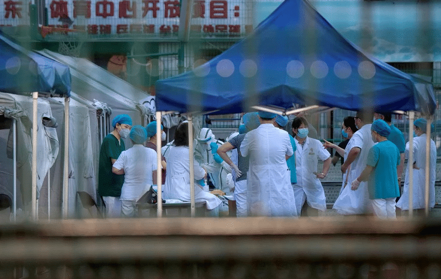 BIMBANG GELOMBANG KEDUA, BEIJING ARAH LAPANGAN TERBANG DAN SEKOLAH DITUTUP