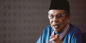 CAMPUR TANGAN PEMIMPIN POLITIK DALAM KEPUTUSAN MAHKAMAH – TUN ABDUL HAMID