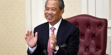 MUHYIDDIN PERLU UBAH ‘STRATEGI KERAS’ DEMI SURVIVAL POLITIKNYA SENDIRI