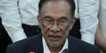“SAYA MASIH BERANGGAPAN KERAJAAN TAN SRI MUHYIDDIN TELAH JATUH” – ANWAR IBRAHIM