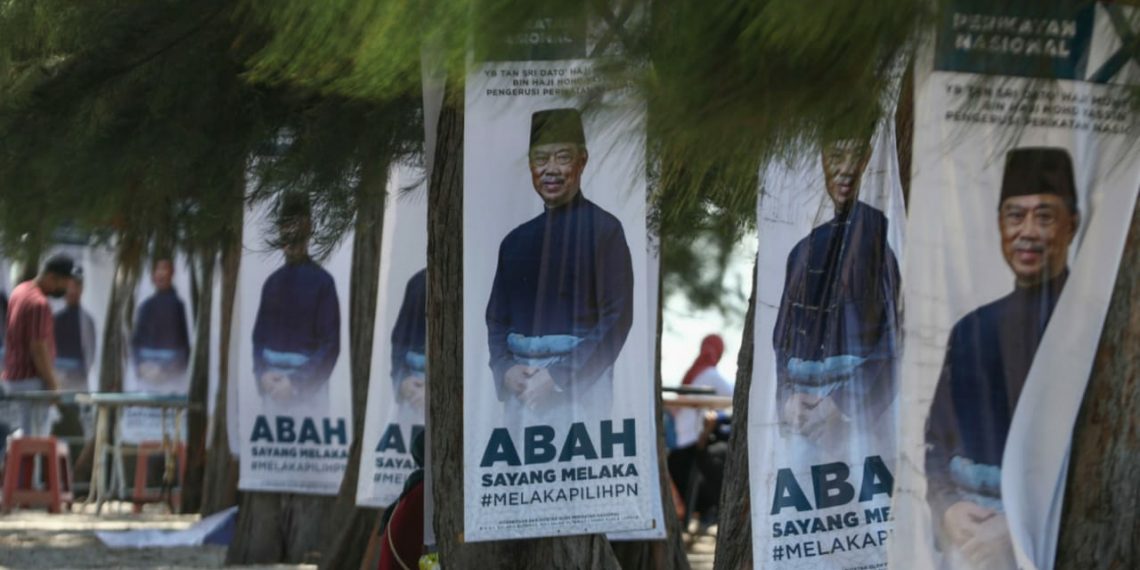 KENAPA KEMPEN TONJOL MAHIADDIN SEBAGAI “POSTER BOY” TIDAK LAKU?