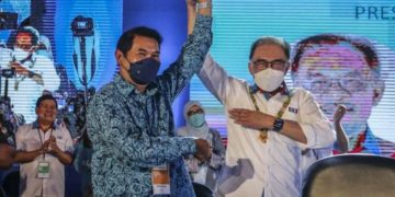 KENAPA PENYOKONG TEGAR MUDAH PERCAYA FITNAH, PENIPUAN RAFIZI DAN PH?