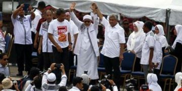 PAS SANGGUP BERTEMBUNG TIGA PENJURU DEMI SELAMATKAN BERSATU
