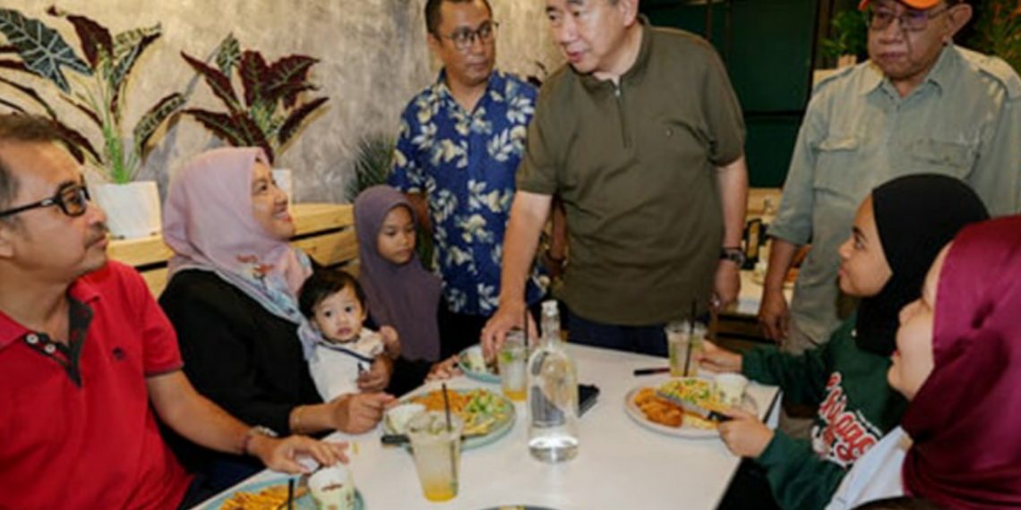 SELEPAS IPT, KFC DAN MCD DIMINTA SEDIAKAN MENU RAHMAH