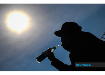 CUACA PANAS: KPM BENAR MURID, GURU PAKAI BAJU SUKAN