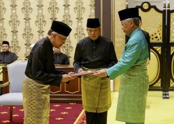 DIANUGERAHKAN GELARAN TAN SRI JUGA MASIH TIDAK BERPUAS HATI?