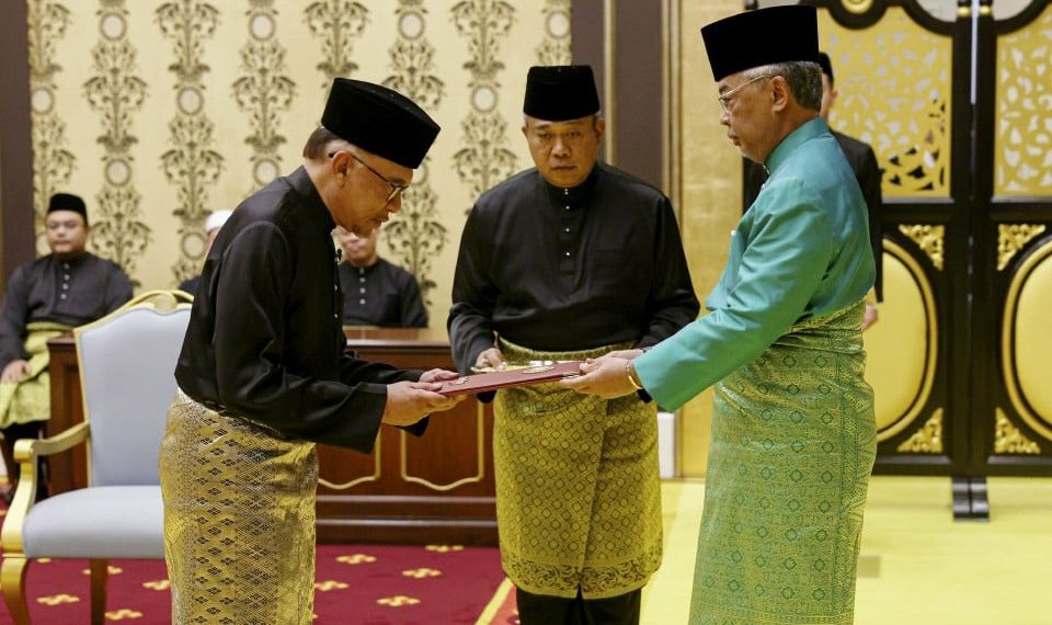 DIANUGERAHKAN GELARAN TAN SRI JUGA MASIH TIDAK BERPUAS HATI?