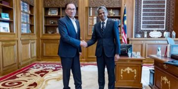 YAB PERDANA MENTERI BERTEMU GABENOR BNM BAHARU