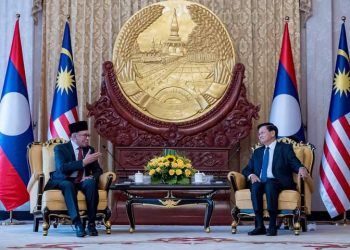 KUNJUNGAN HORMAT PERDANA MENTERI BERTEMU PRESIDEN LAOS