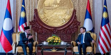 KUNJUNGAN HORMAT PERDANA MENTERI BERTEMU PRESIDEN LAOS