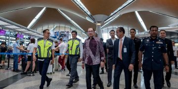 LAWATAN MENGEJUT KE KLIA, PERDANA MENTERI BERI JAMINAN SIASAT SALAH LAKU, TAMBAH BAIK OPERASI