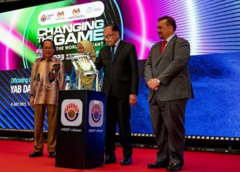 YAB PERDANA MENTERI RASMI ISWC 2023, SAKSI PELANCARAN APLIKASI BAHARU KWSP i-AKAUN